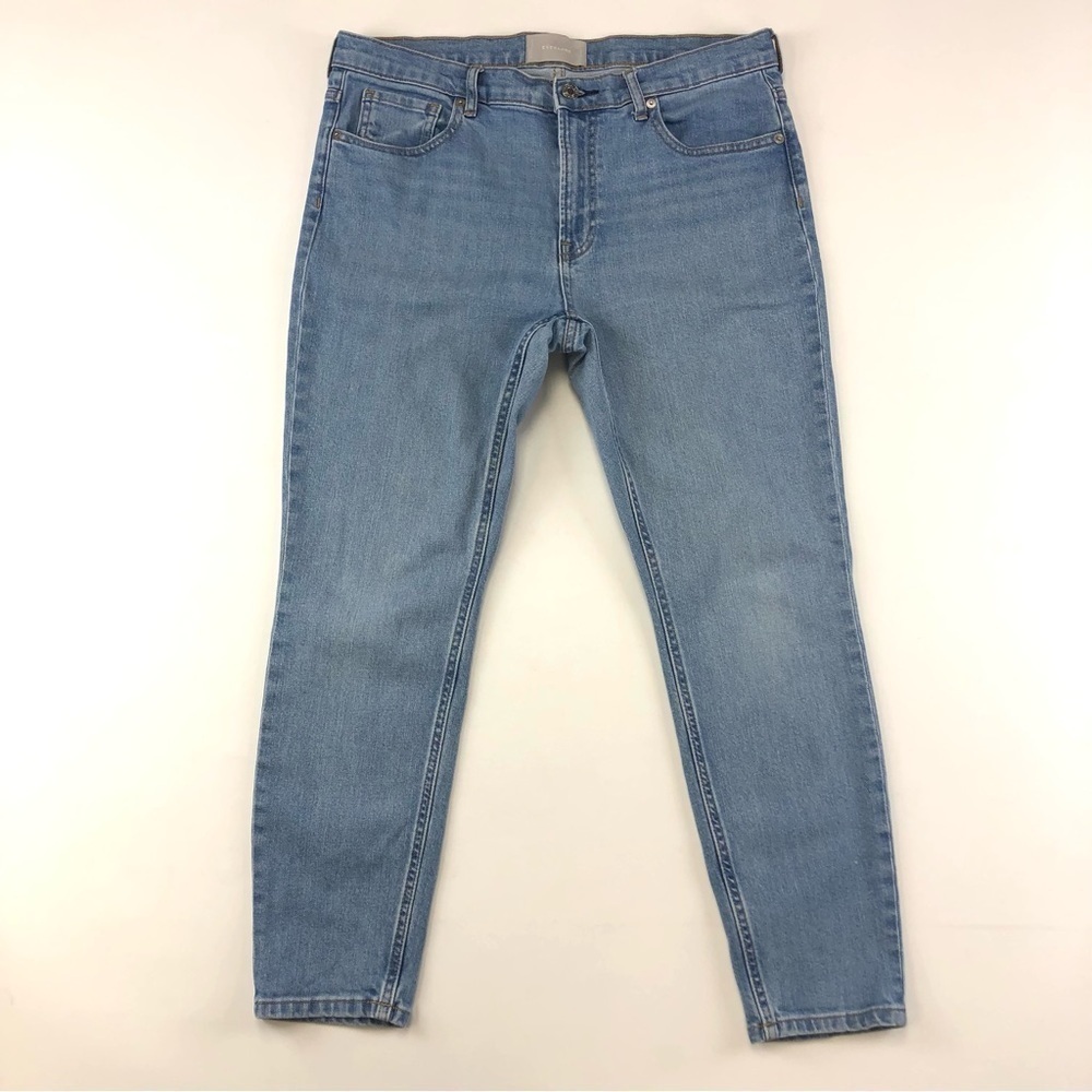 Everlane light wash tapered leg ankle jeans 31”